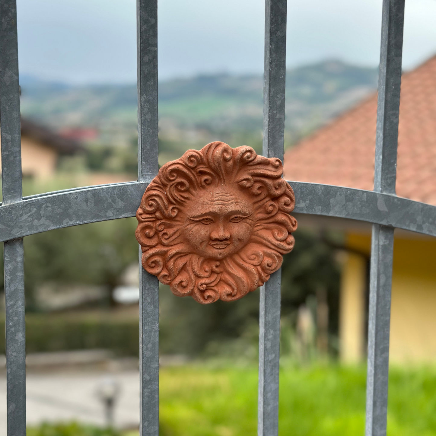 Sole Ricci in ceramica artigianale da parete per arredo e decorazione casa Terracotta Idea Regalo - 15 cm