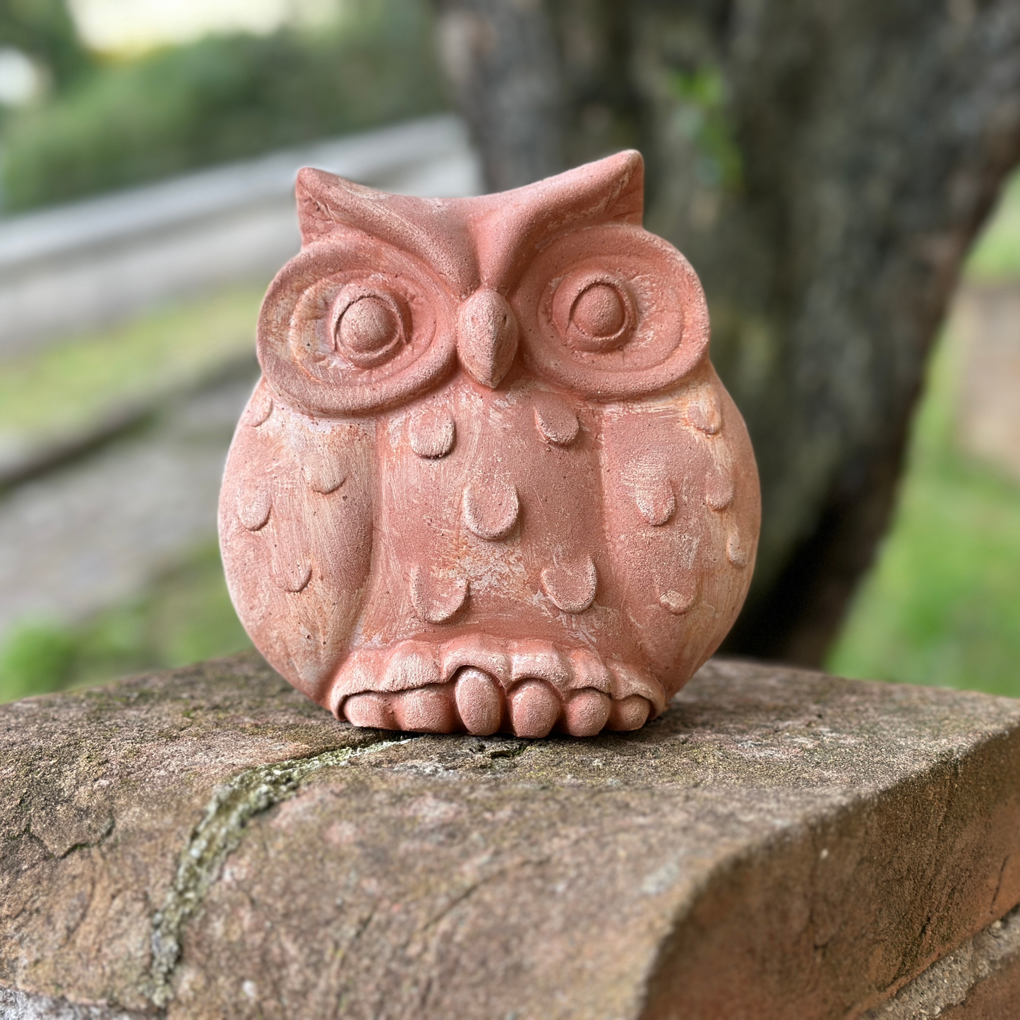 Gufo rotondo in terracotta artigianale per arredo giardino e decorazione casa resistente alle intemperie