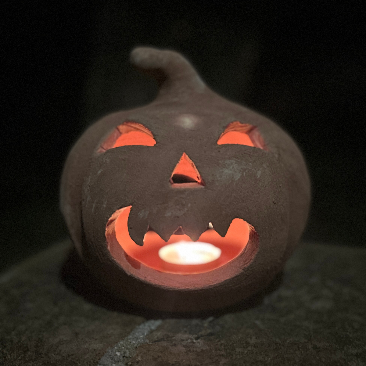 Zucca di Halloween decorativa in terracotta Made in Italy – Lanterna artigianale per interni ed esterni (Arrabbiata)